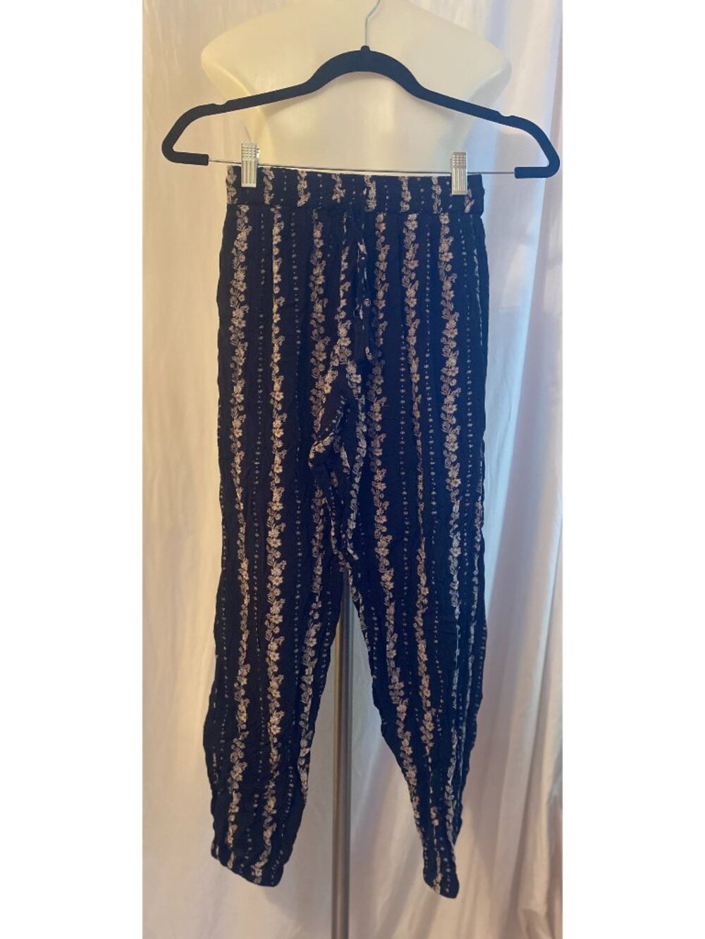 ANGIE Black And Cream Floral Boho Harem Smocked Waits Jogger Pants